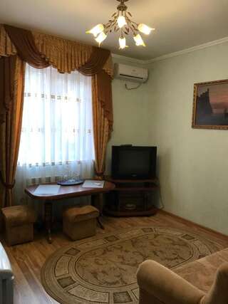 Мини-отель Inn Tavrida Трускавец Люкс с балконом-9