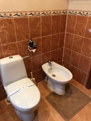 Мини-отель Inn Tavrida Трускавец Двухместный номер с 2 отдельными кроватями и дополнительной кроватью-3