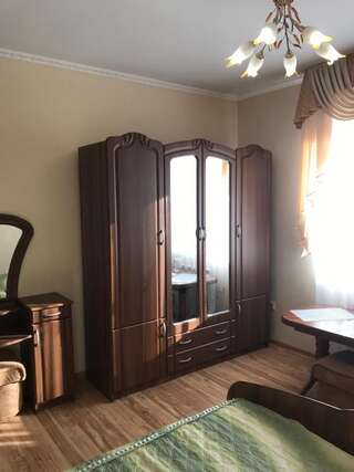 Мини-отель Inn Tavrida Трускавец Двухместный номер с 2 отдельными кроватями и дополнительной кроватью-7