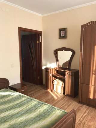 Мини-отель Inn Tavrida Трускавец Двухместный номер с 2 отдельными кроватями и дополнительной кроватью-8